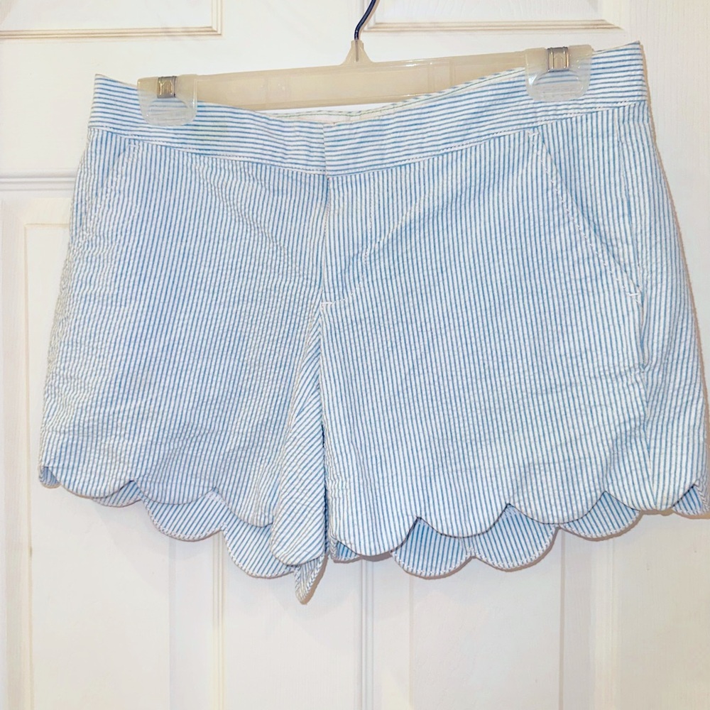 Lilly Pulitzer size 2 seersucker scalloped shorts